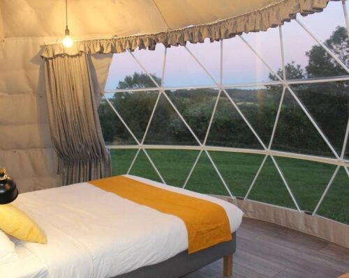 Curtain on rail for Geolodges